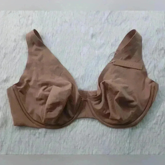 Skims Fits Everybody High Apex Bra - Picture 5 of 8